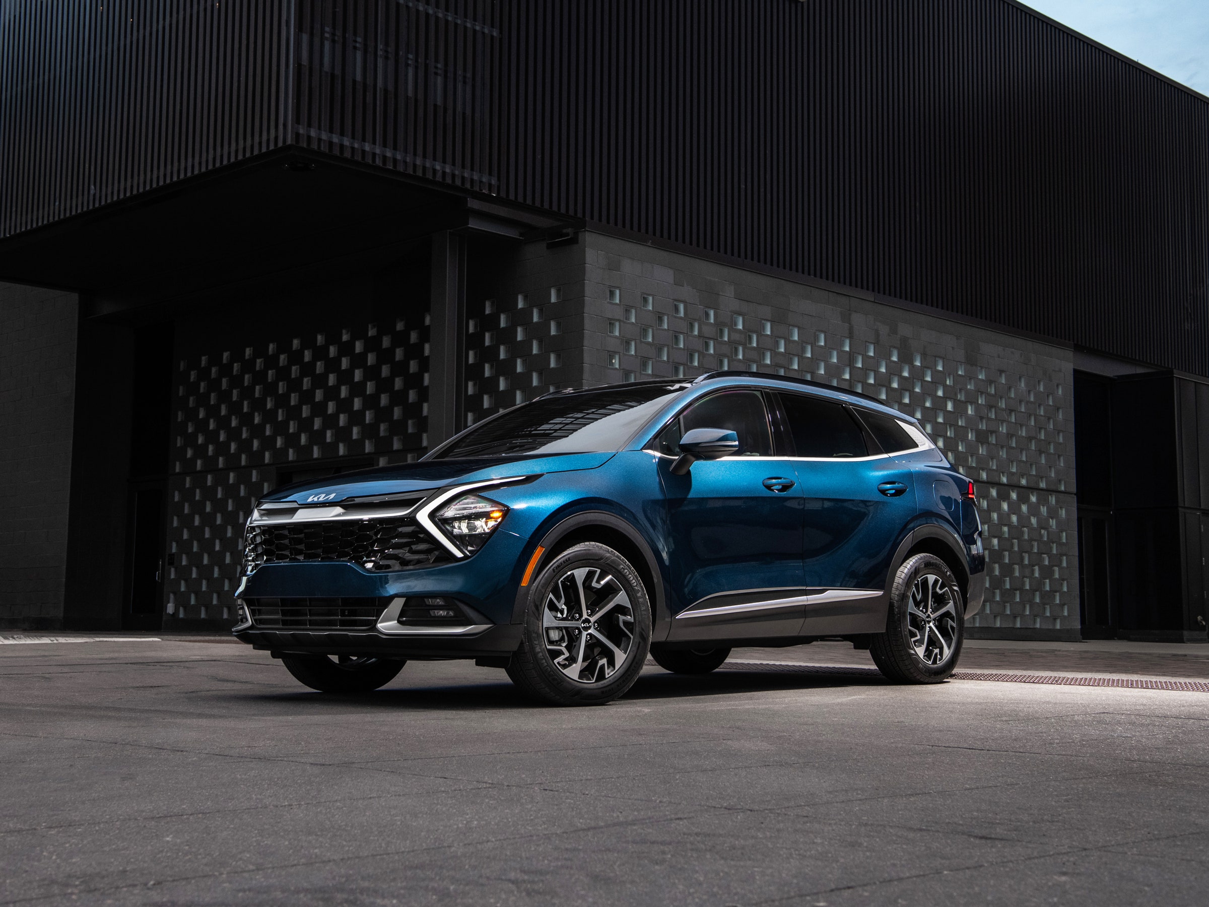 Kia Sportage HEV and PHEV 2022 Review: Nice Tech, Great Cabin