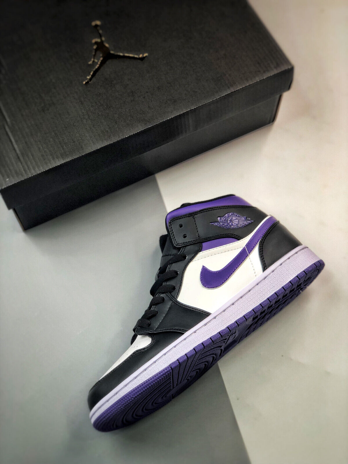NEW Nike Air Jordan 1 Mid Black Court Purple White 554724 095 10 MENS