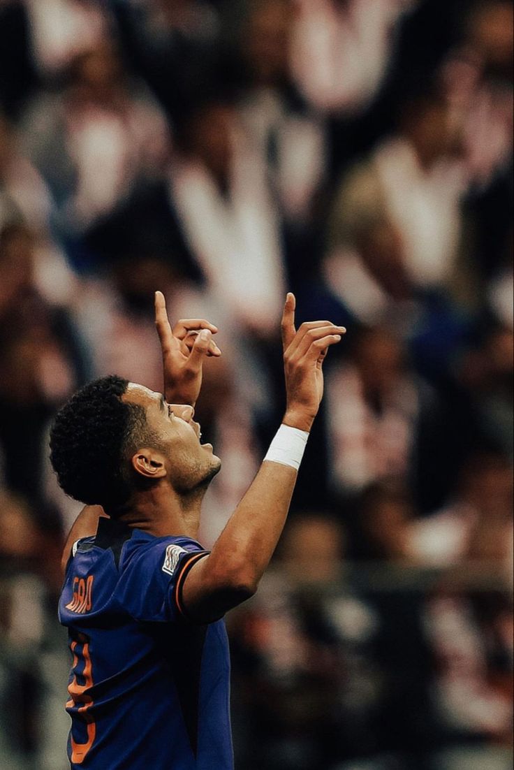 Cody Gakpo. Cody, Wallpaper, Thumbs up