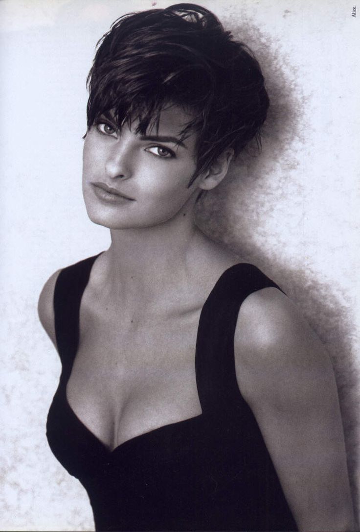 Linda Evangelista wallpaper. Thick hair styles, Short hairstyles for thick hair, Very short hair