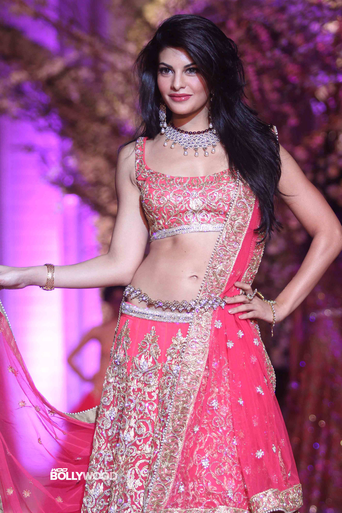 Twitter 上的 Wallpaper：Actress jacqueline fernandez pink saree looking beautiful HD Wallpaper #Actress #jacqueline #fernandez #Pink #saree #looking #Beautiful #Wallpaper #iPhone #Android #Mobile #Wallpaper #FreeDownload