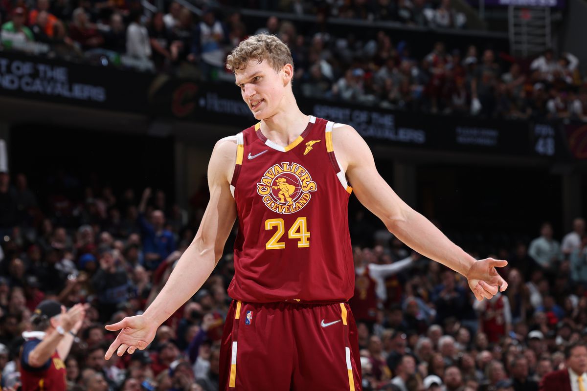 Former Arizona forward Lauri Markkanen traded to Jazz Desert Swarm