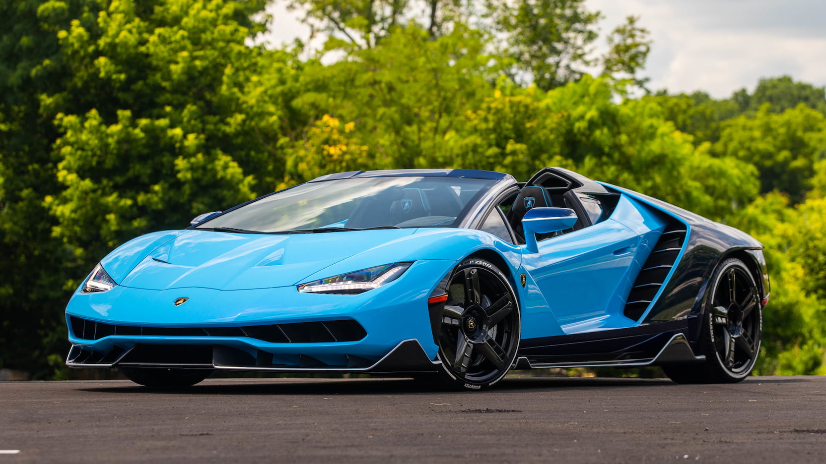 Lamborghini Centenario голубая