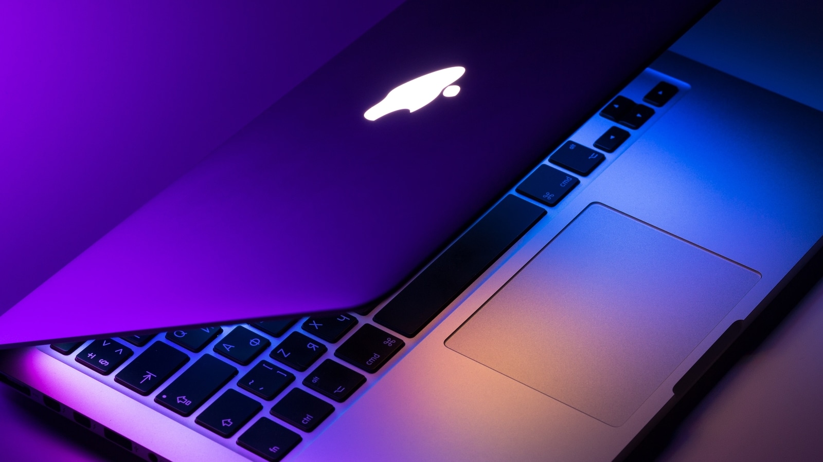 MacBook Pro Touchscreen By 2025? Why Apple Is Making This BIG Move. Laptops Pc News