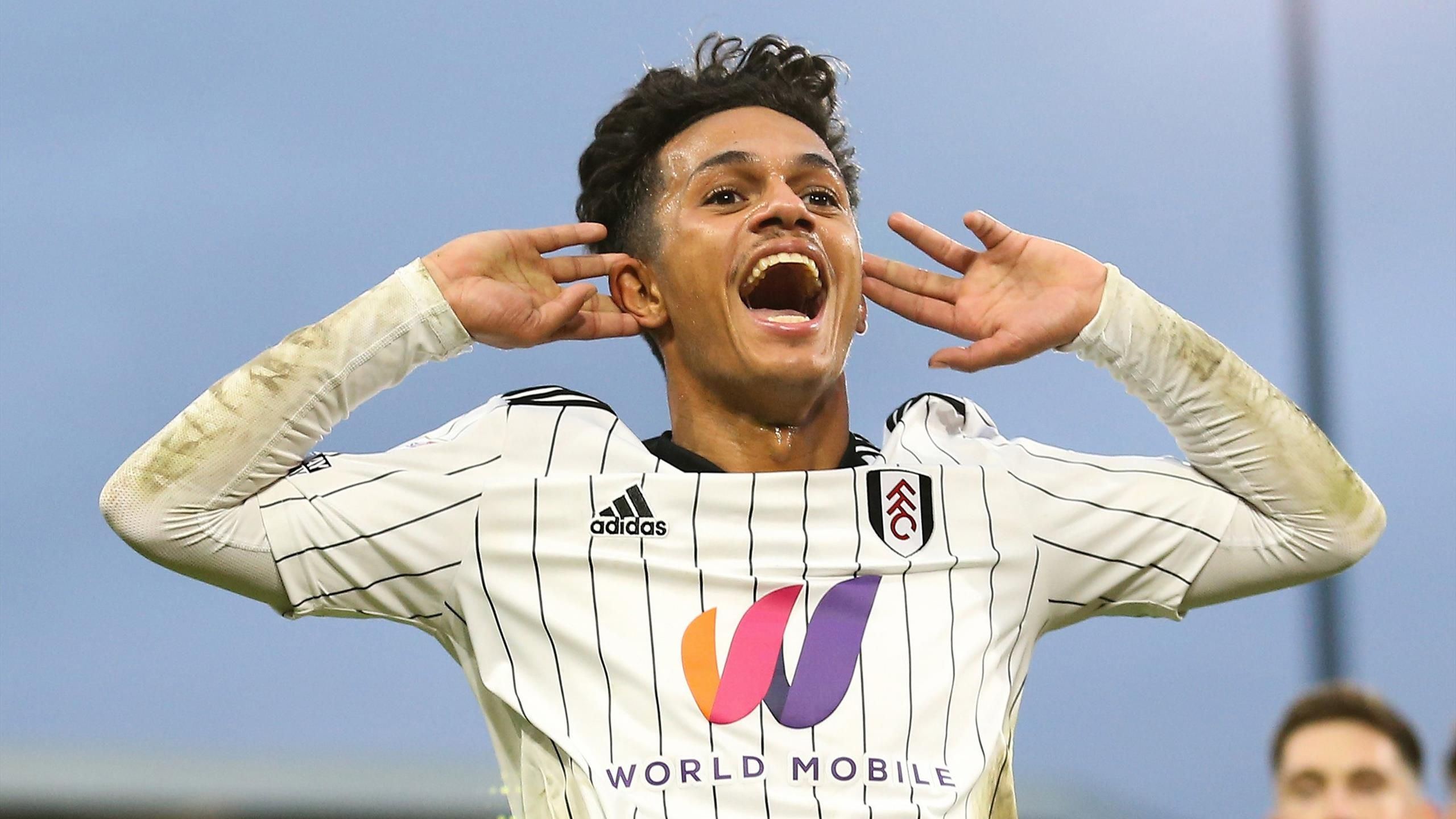 Liverpool's deal for Fulham's teenage Portuguese midfielder Fabio Carvalho is 'close'