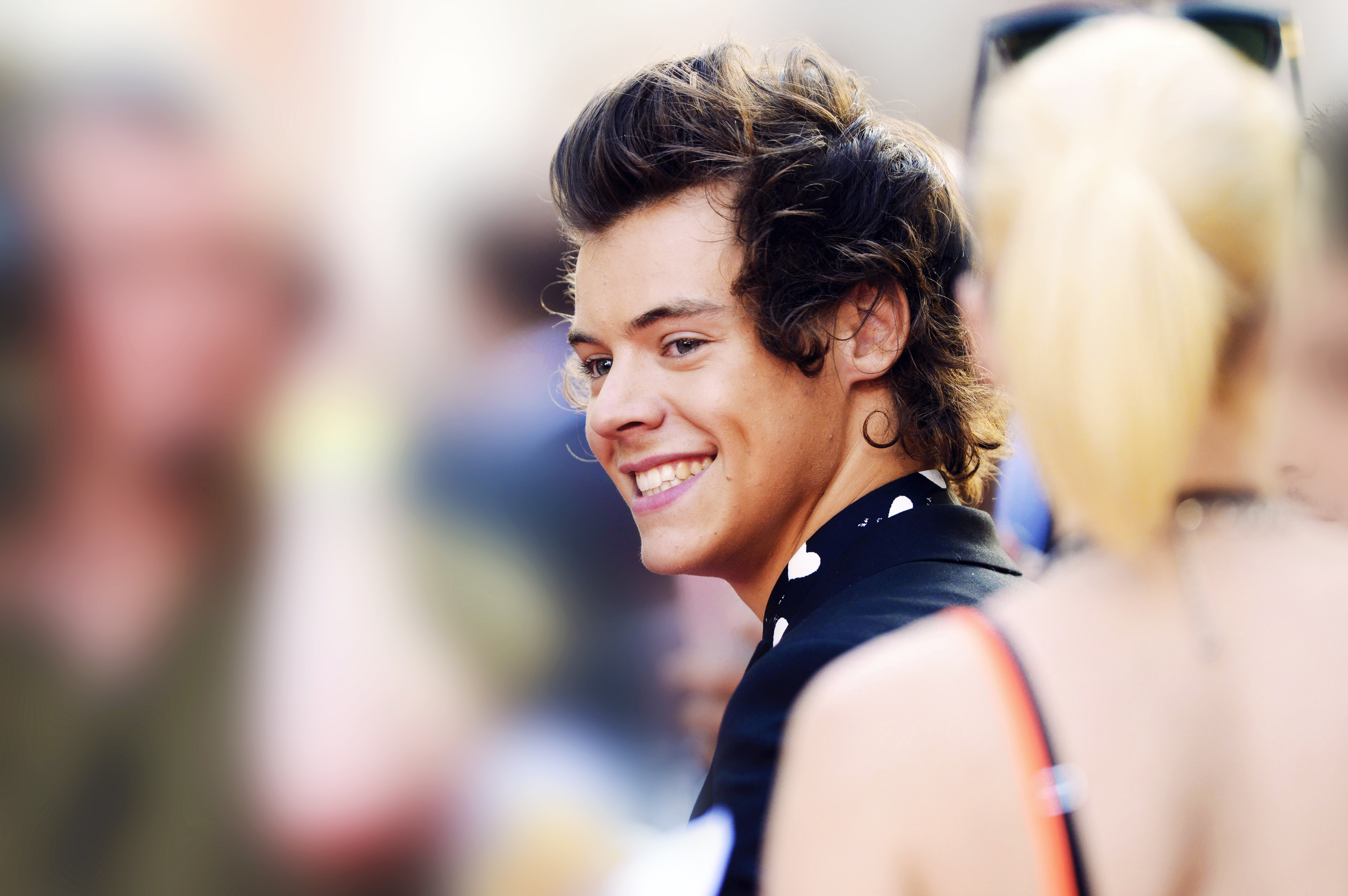 Louis Tomlinson HD Wallpaper