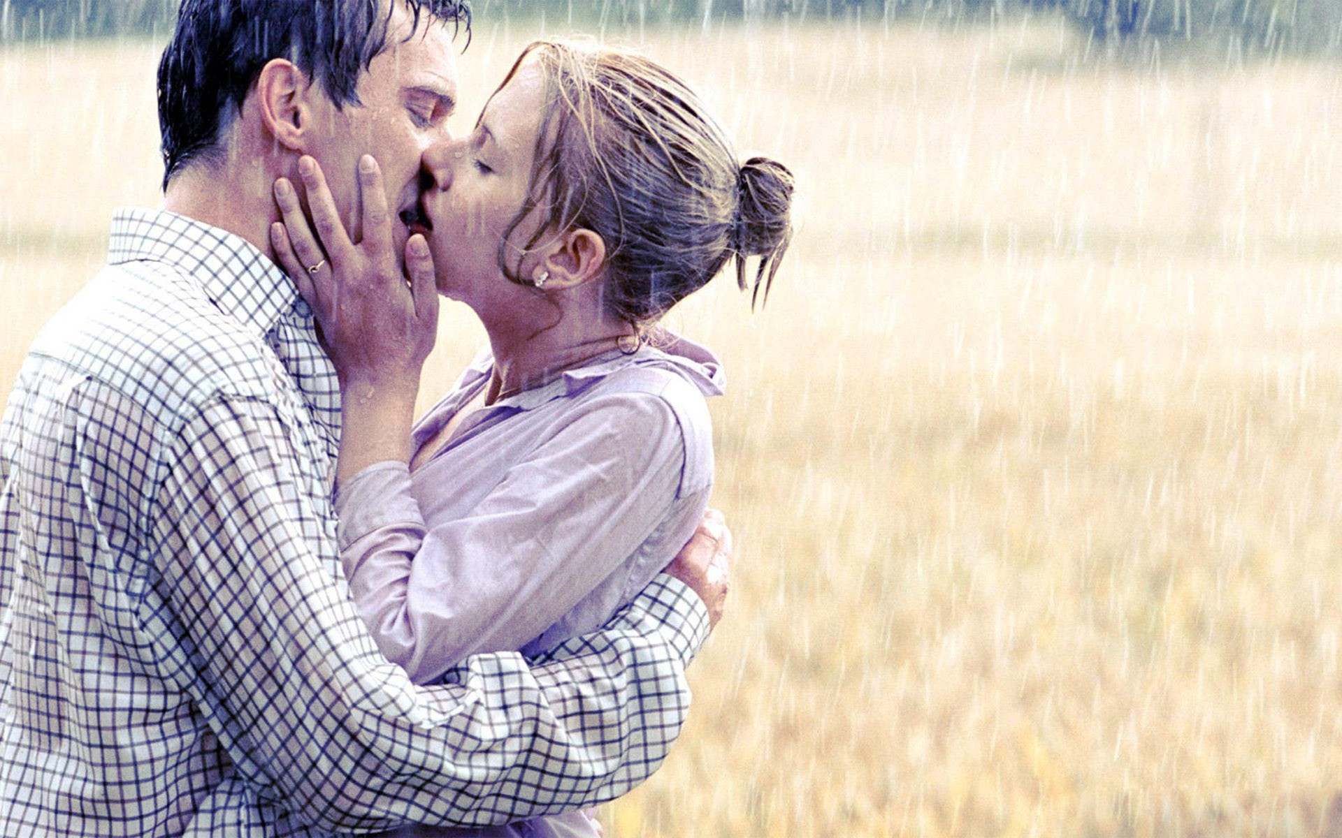 Romantic Couple Kiss In Rain Hd Wallpaper
