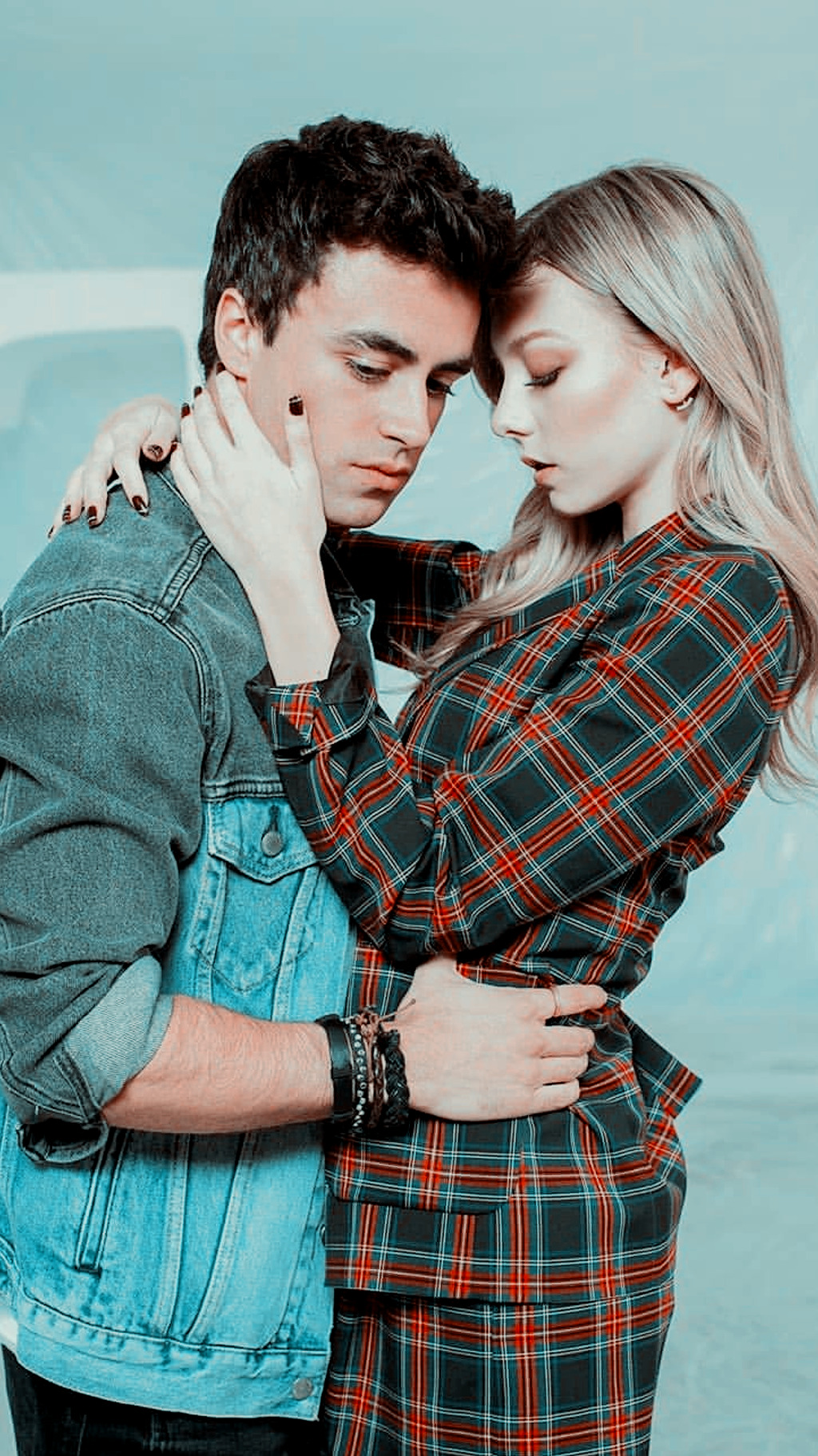 Ester Expósito Source