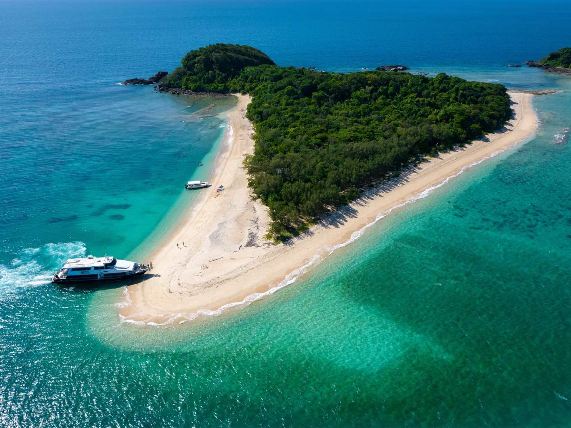 Frankland Islands Reef Cruises