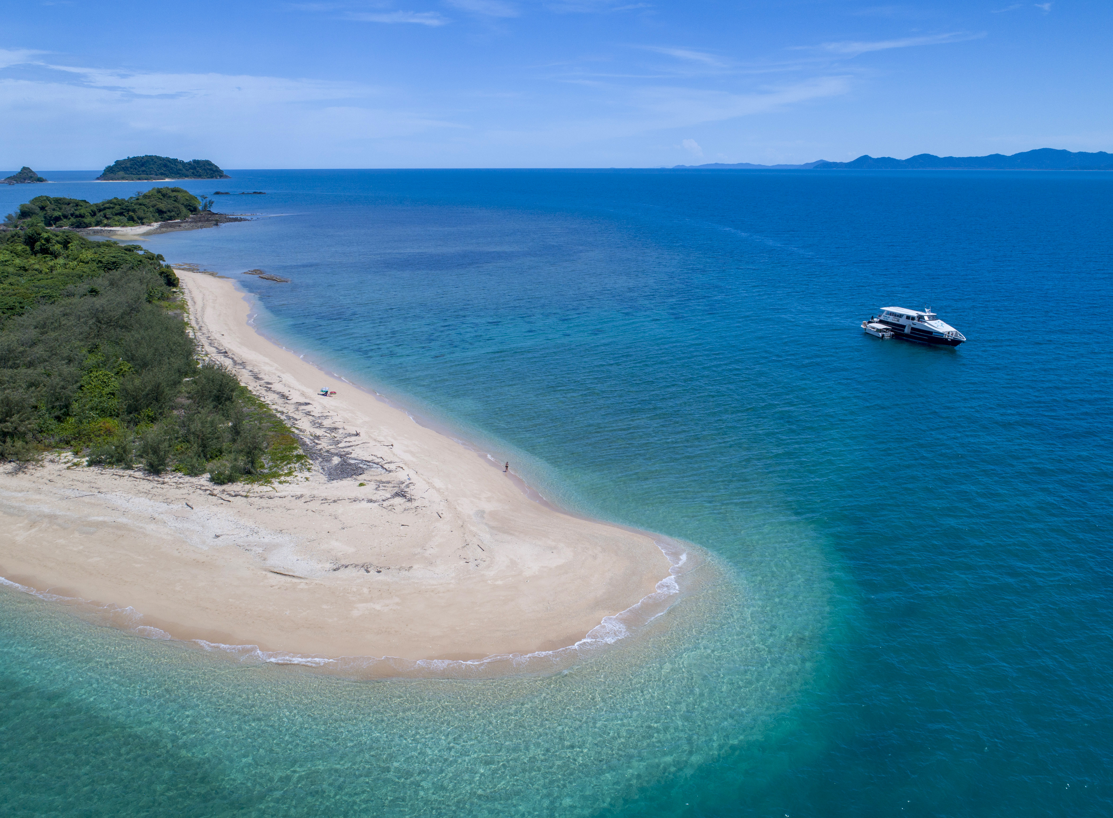 Frankland Islands Reef Cruises