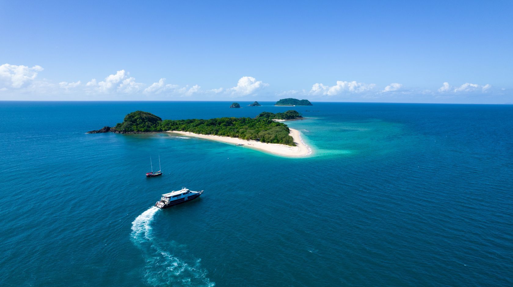 Island Getaways Close to Cairns