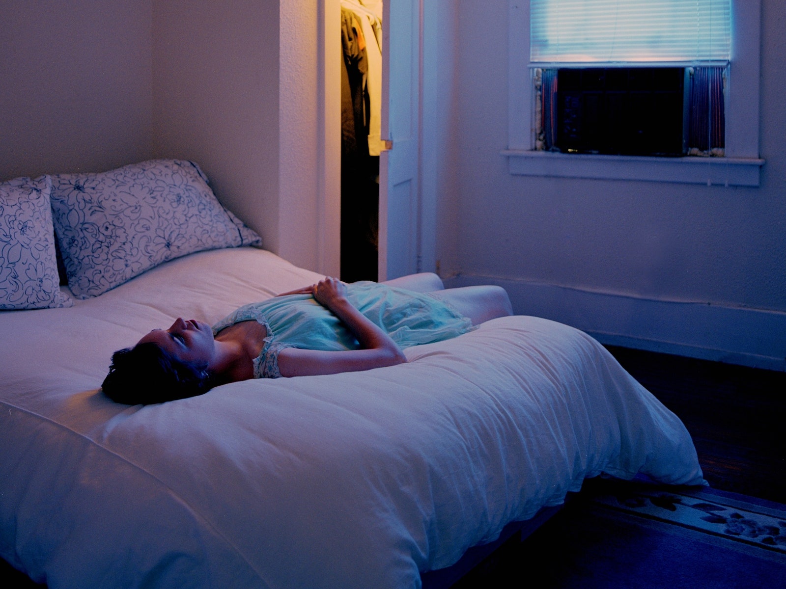 What Causes Sleep Paralysis? An Inside Look at the Waking Nightmare