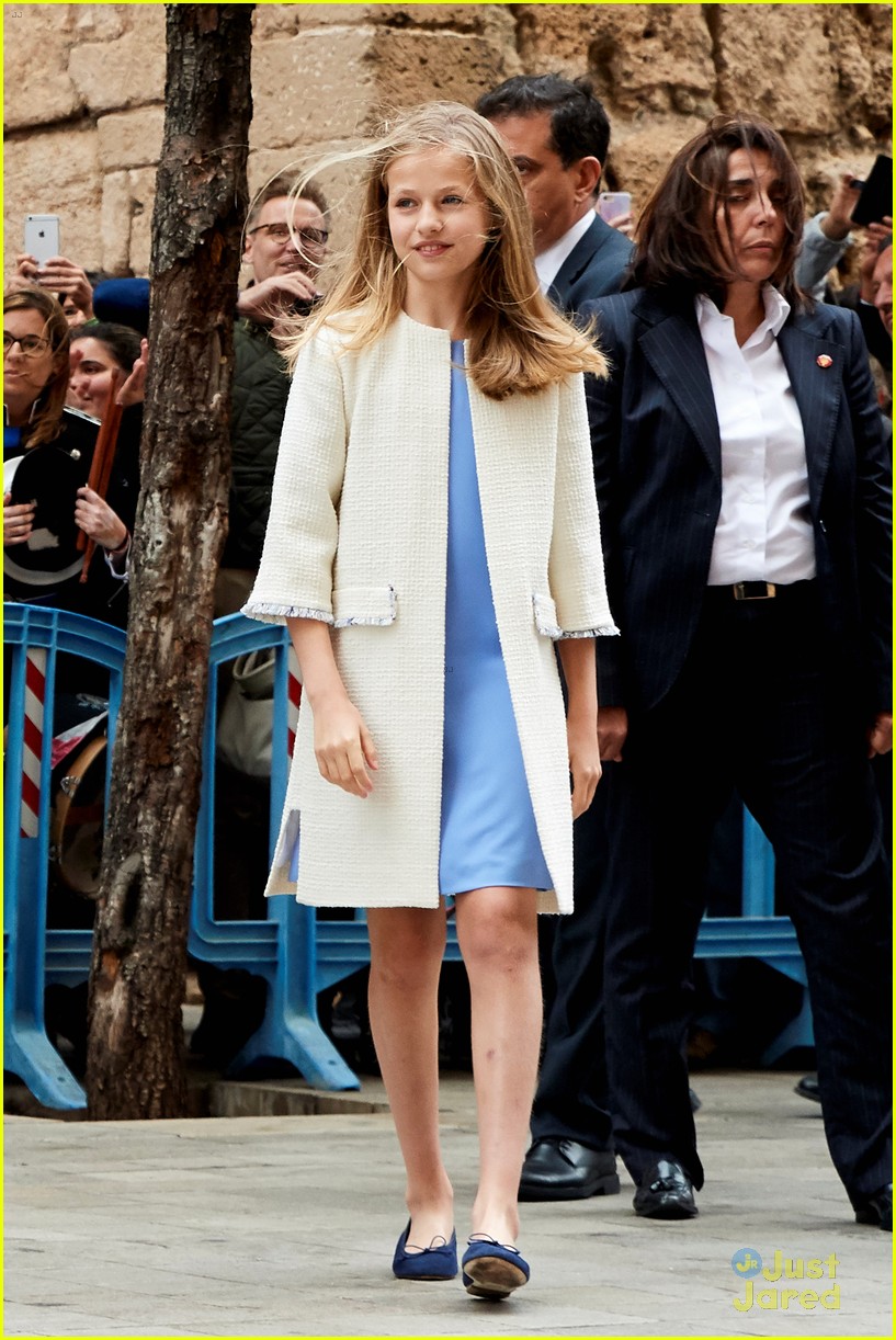 Princess Leonor Wears Pretty Blue Dress For Easter Mass With Sister Sofia in Spain: Photo 1229791. Princess Leonor, Princess Sofia Picture. Just Jared Jr