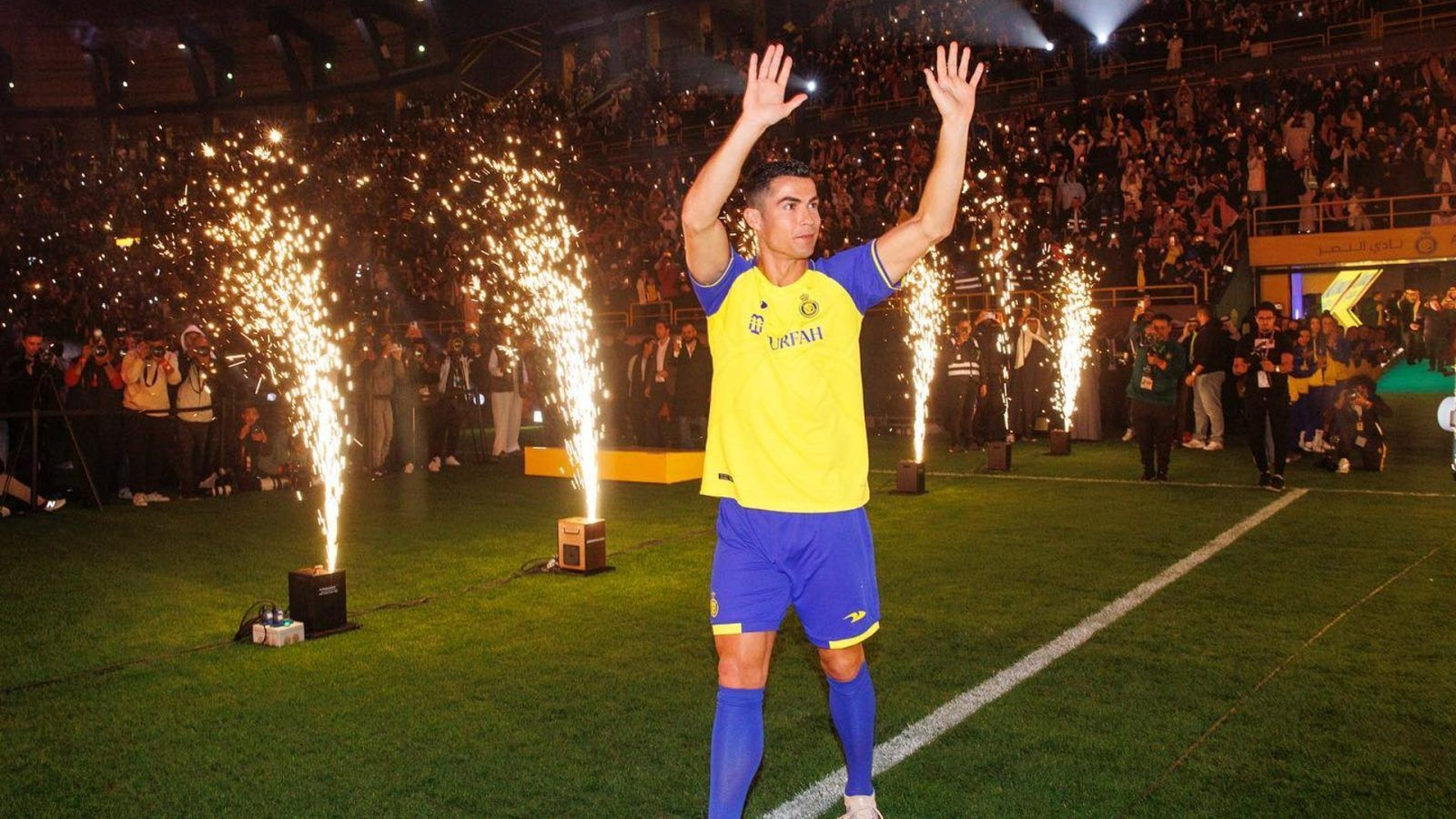 Cristiano Ronaldo gets a rousing welcome by Al Nassr FC