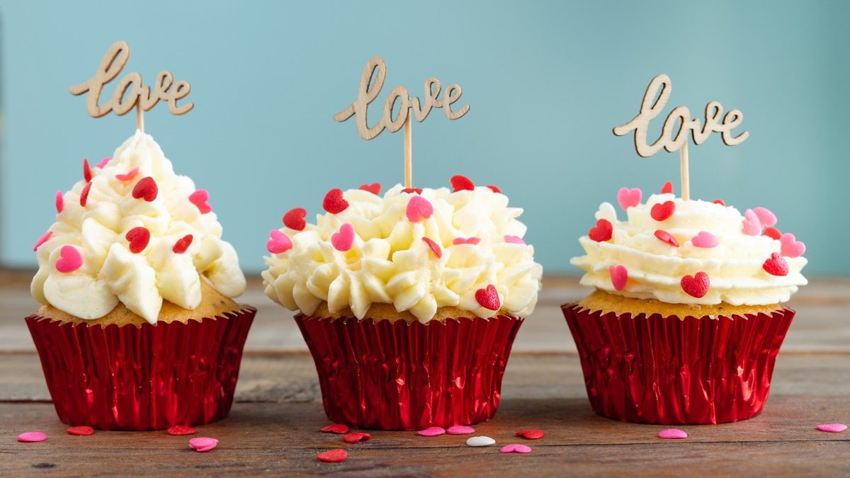 Cupcakes with buttercream and hearts for Valentine's Day