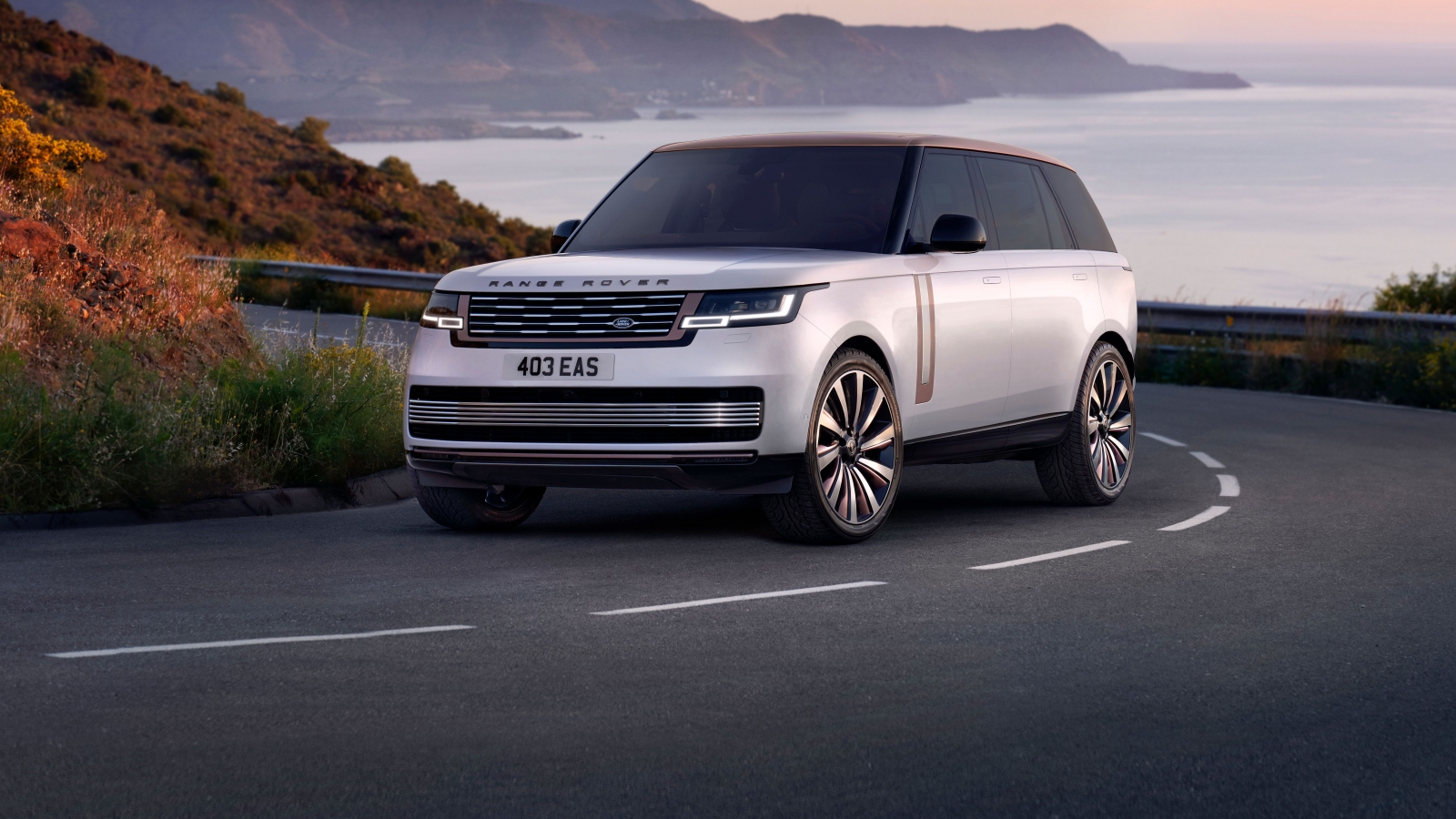 Range Rover Conquers City, Highway, Off Road Trails With Panache