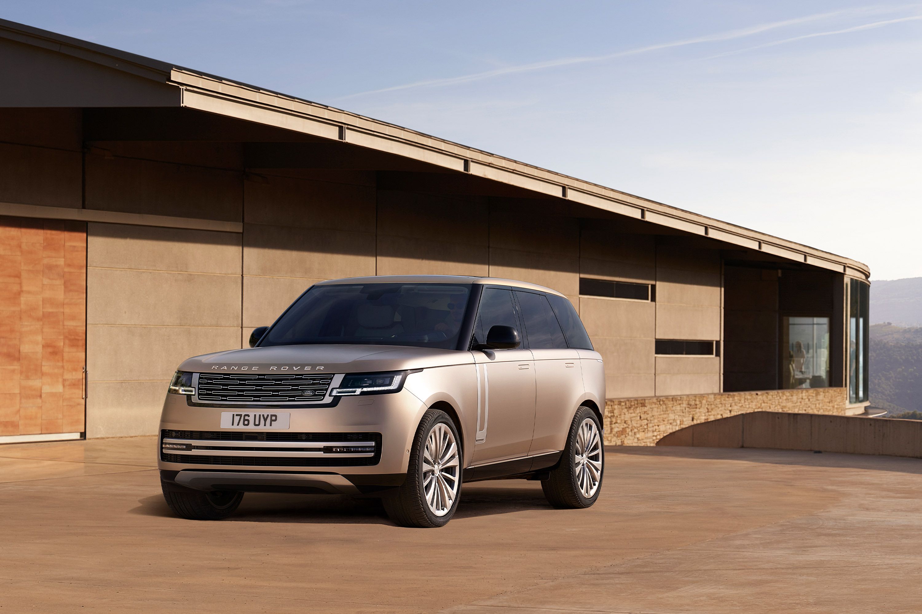 2022 Land Rover Range Rover Continues the Brand's Luxury Legacy