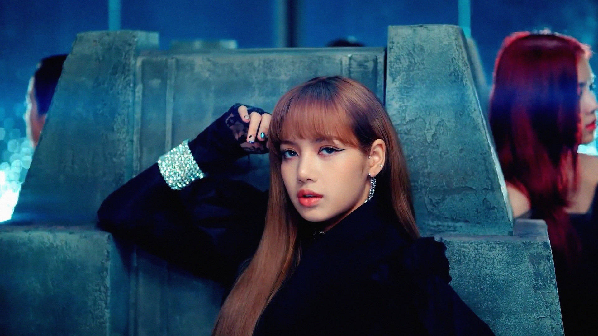 Download Blackpink Lalisa Manobal Solo Wallpaper