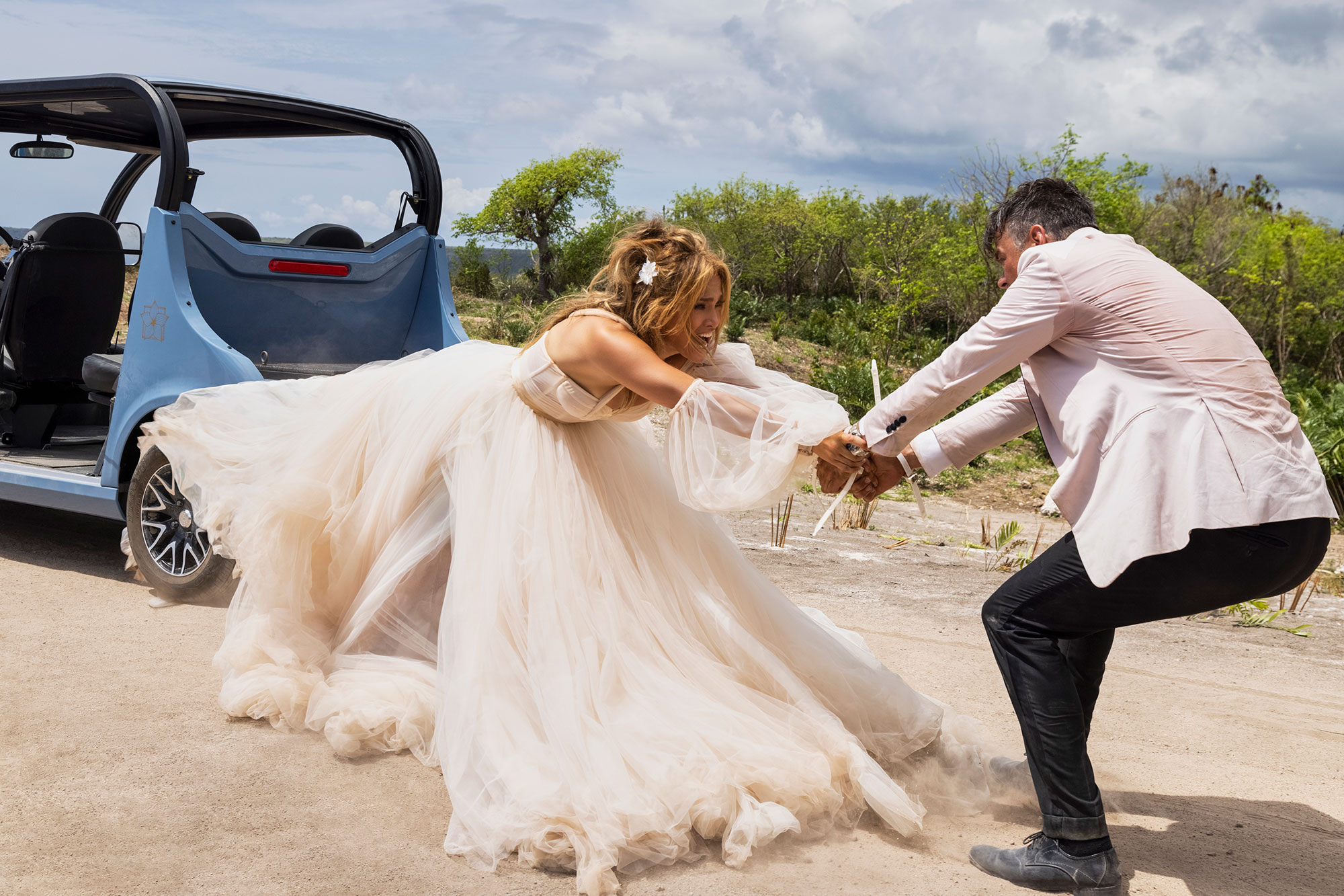 Jennifer Lopez, shirtless Lenny Kravitz in Shotgun Wedding photo