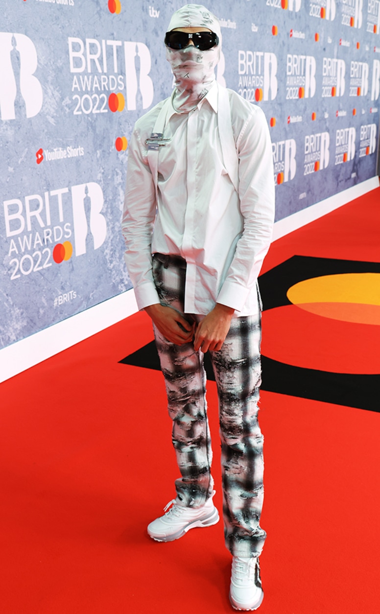 Photos from Brit Awards 2022: Red Carpet Fashion! Online