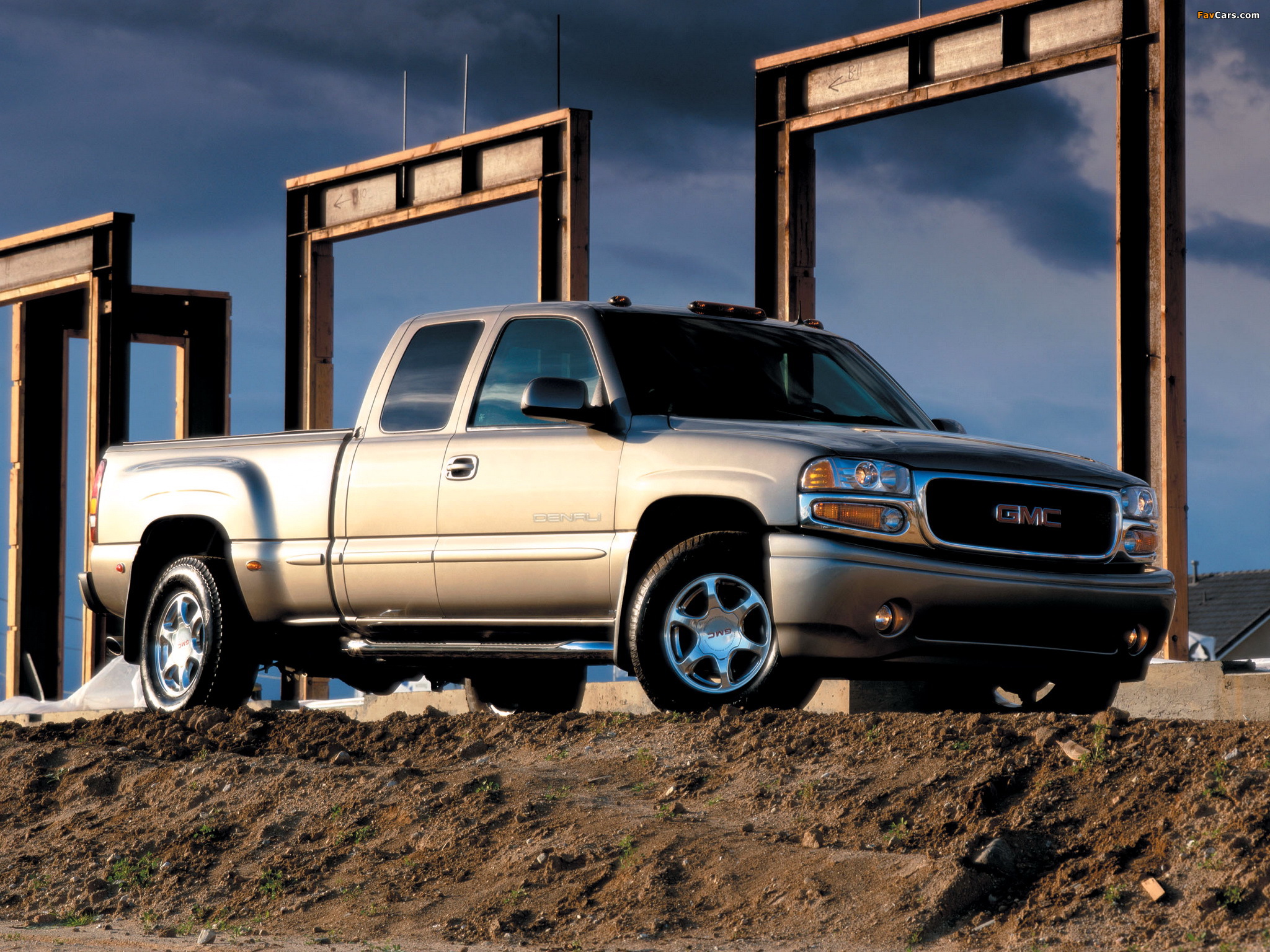 GMC Sierra Denali Extended Cab 2003–06 wallpaper (2048x1536)