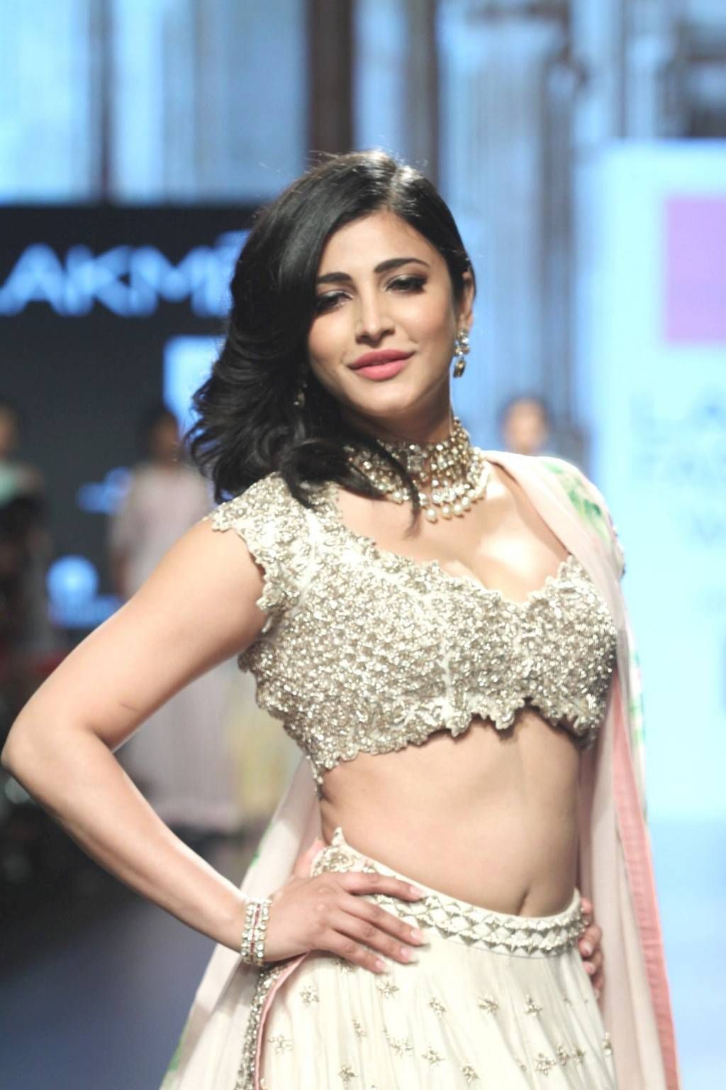 Shruti Haasan Navel Show Photo At Lakme Fashion Week. Bollywood actress, Bollywood actress hot photo, Actress photo