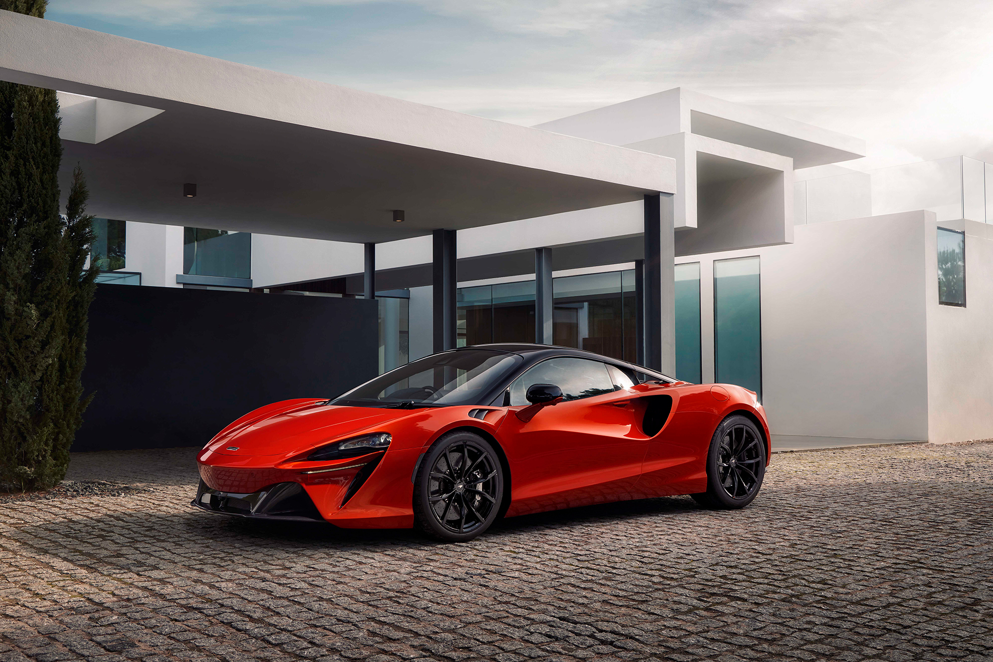 McLaren's new hybrid supercar has computer chips in its tires