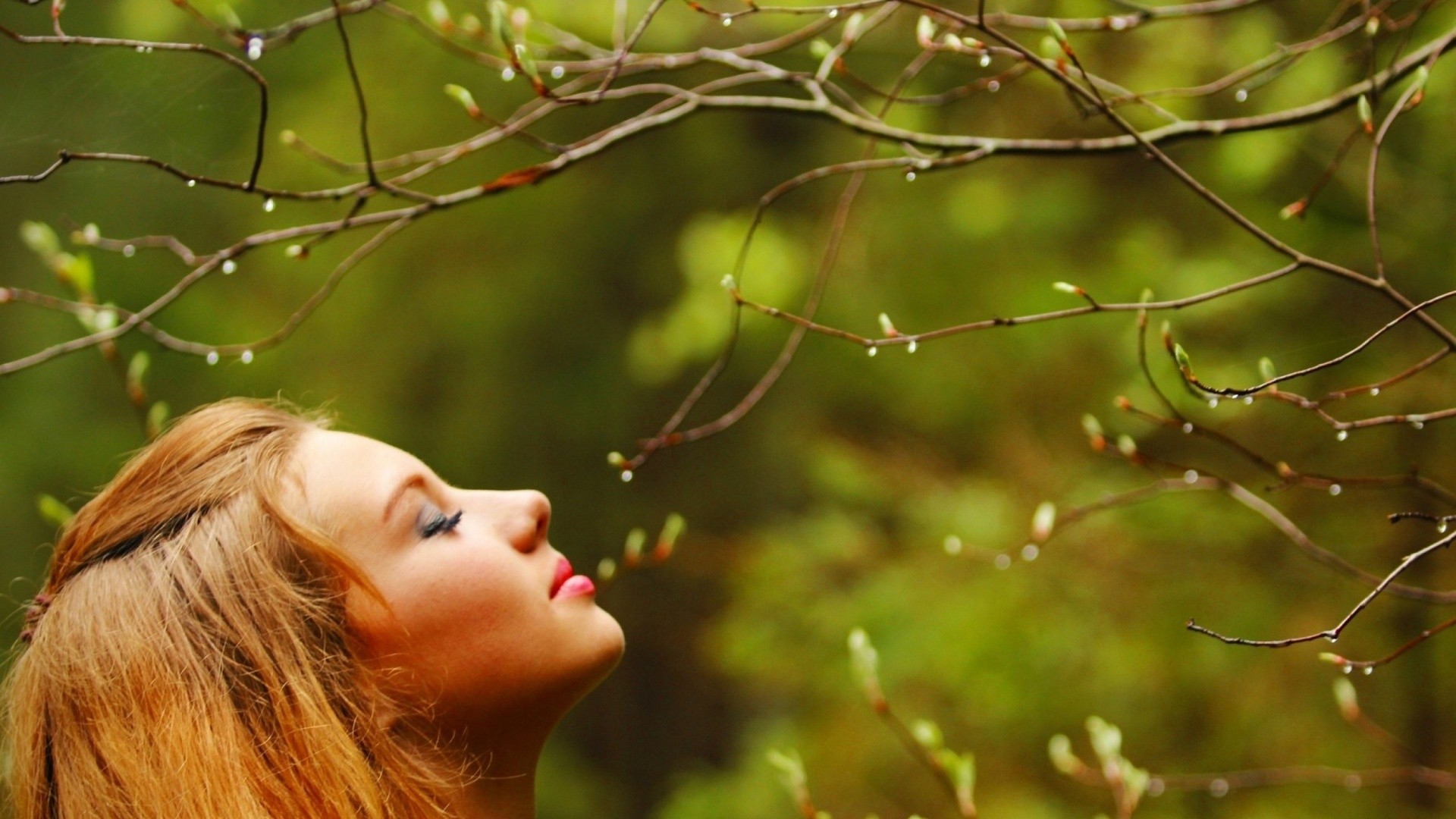 Wallpaper, model, redhead, long hair, women outdoors, face, closed eyes, nature, trees, branch, profile, water drops, depth of field 1920x1080