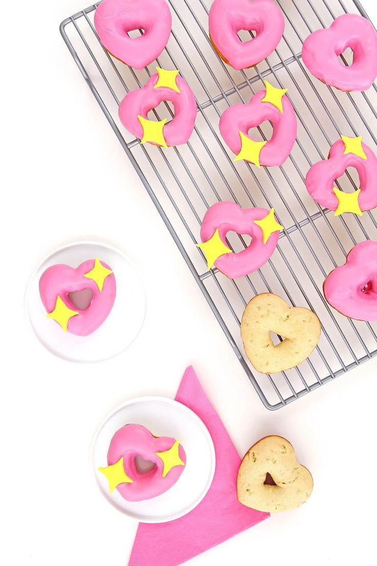 DIY Heart Emoji Donuts. Heart shaped snacks, Emoji party, Emoji