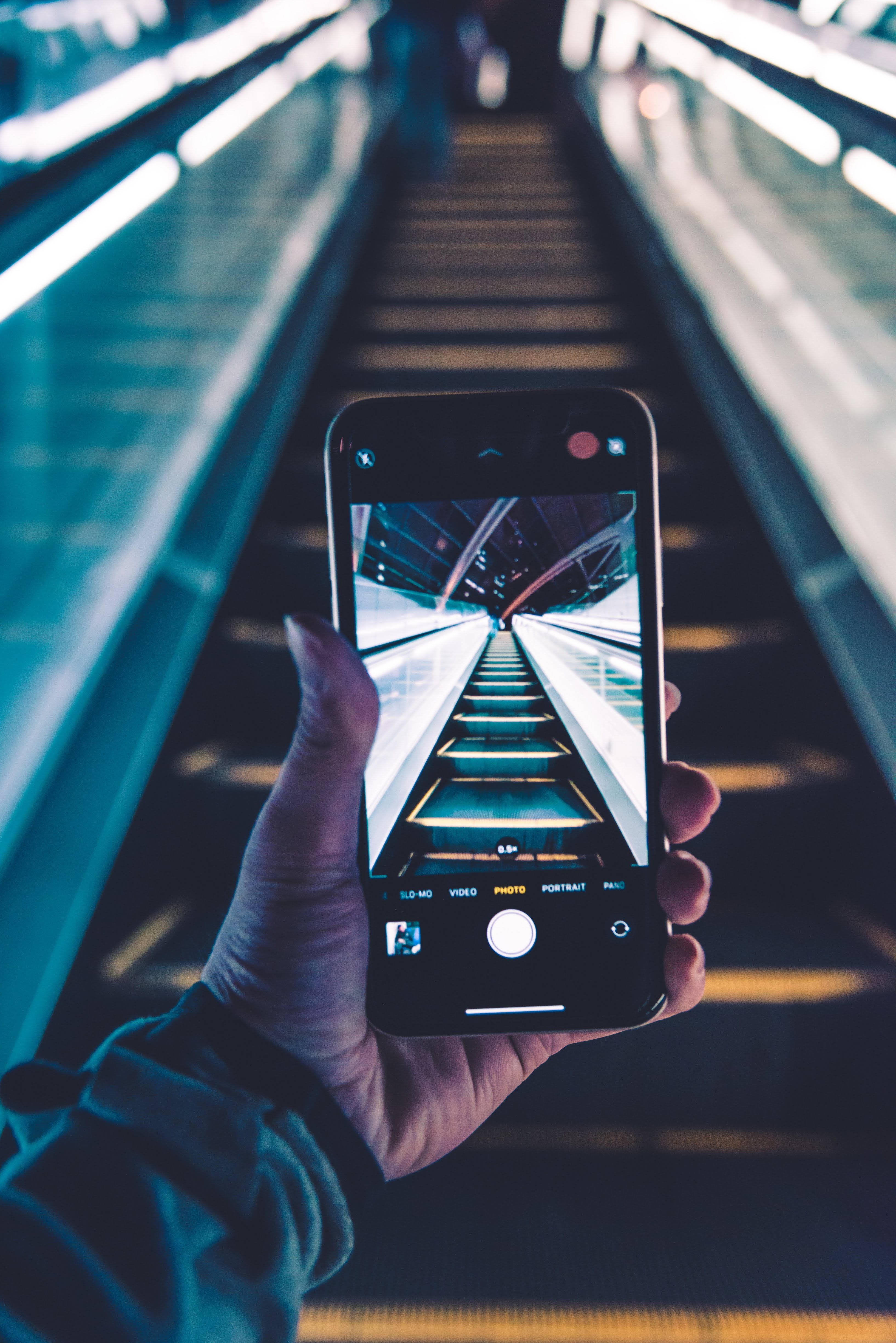 Download Escalator Photo Using Phone Wallpaper