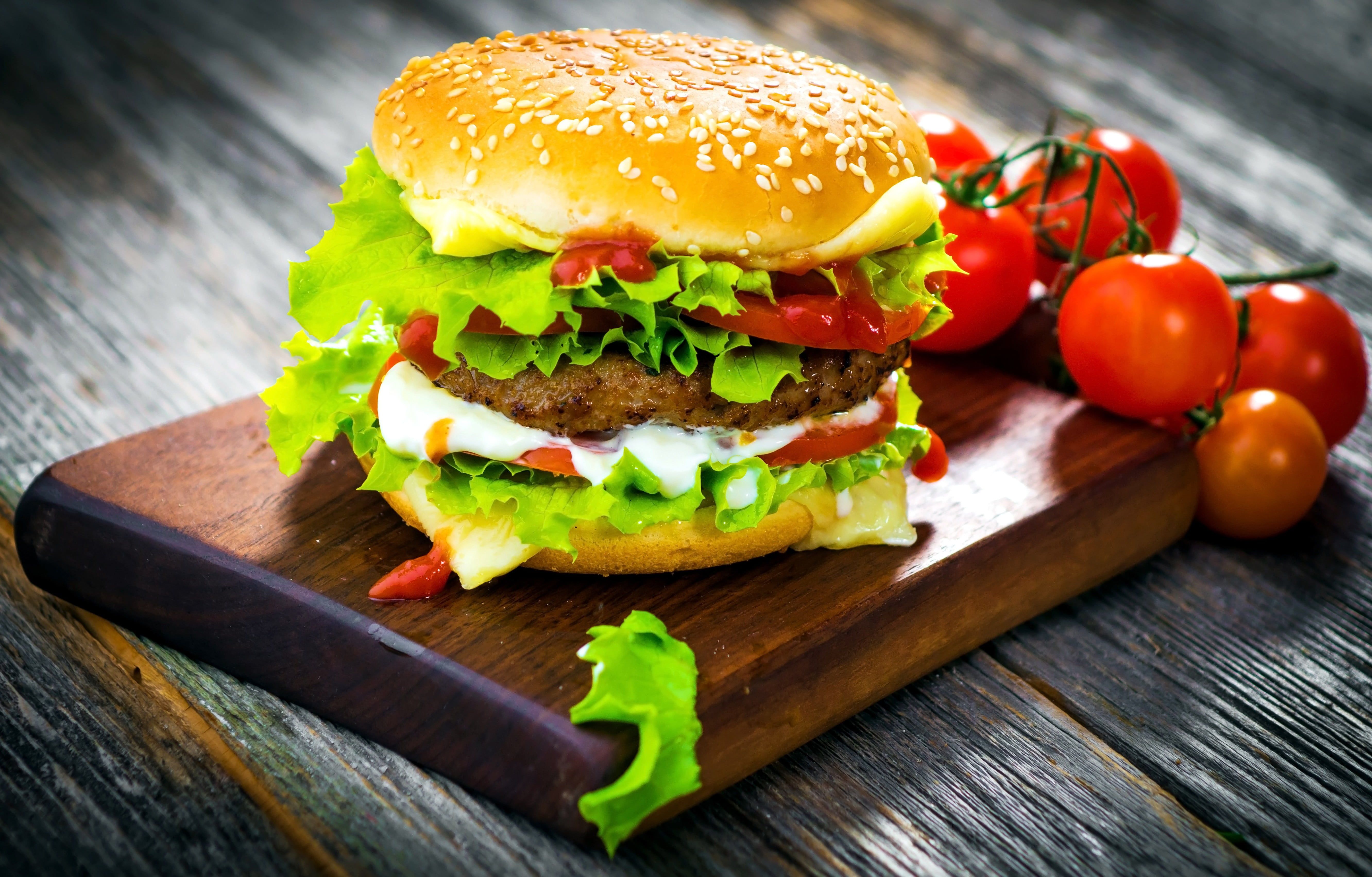 burger with meat and tomatoes #hamburgers fast food #tomatoes K #wallpaper #hdwallpaper #desktop. Burgers and shakes, Food, Burger