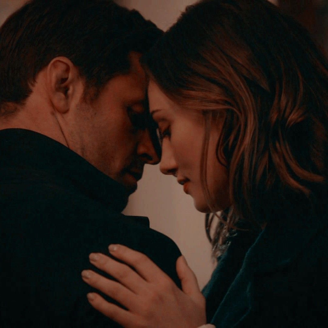 Hayley Marshall and Elijah Mikaelson Haylijah The Originals #Hayley #HayleyMarshall #Elijah #E. The originals tv, Vampire diaries the originals, Hayley and elijah