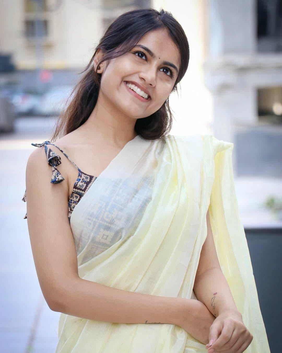 South Indian actress Varshinne Bunny Vox latest hot photo in saree. Varshinne Bunny Vox very beautiful and cute photo Photo: HD Image, Picture, Stills, First Look Posters of South Indian actress Varshinne