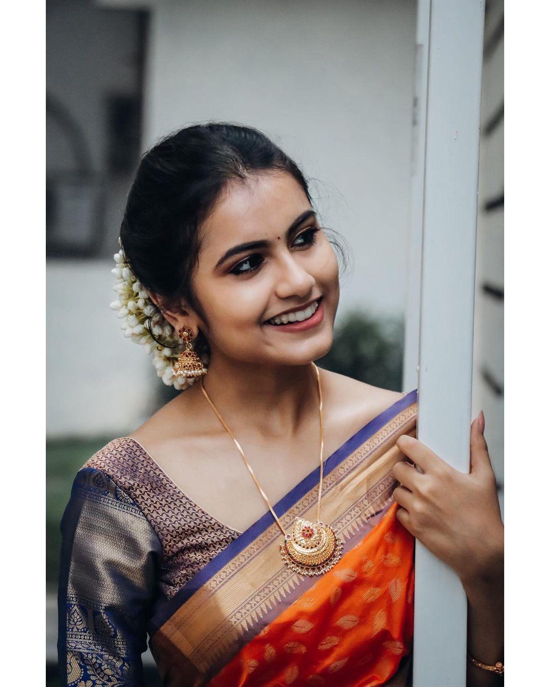 Saree hot photo gallery. Varshinne Bunny Vox exposing very hot and photohoot Photo: HD Image, Picture, Stills, First Look Posters of Saree hot photo gallery. Varshinne Bunny Vox exposing