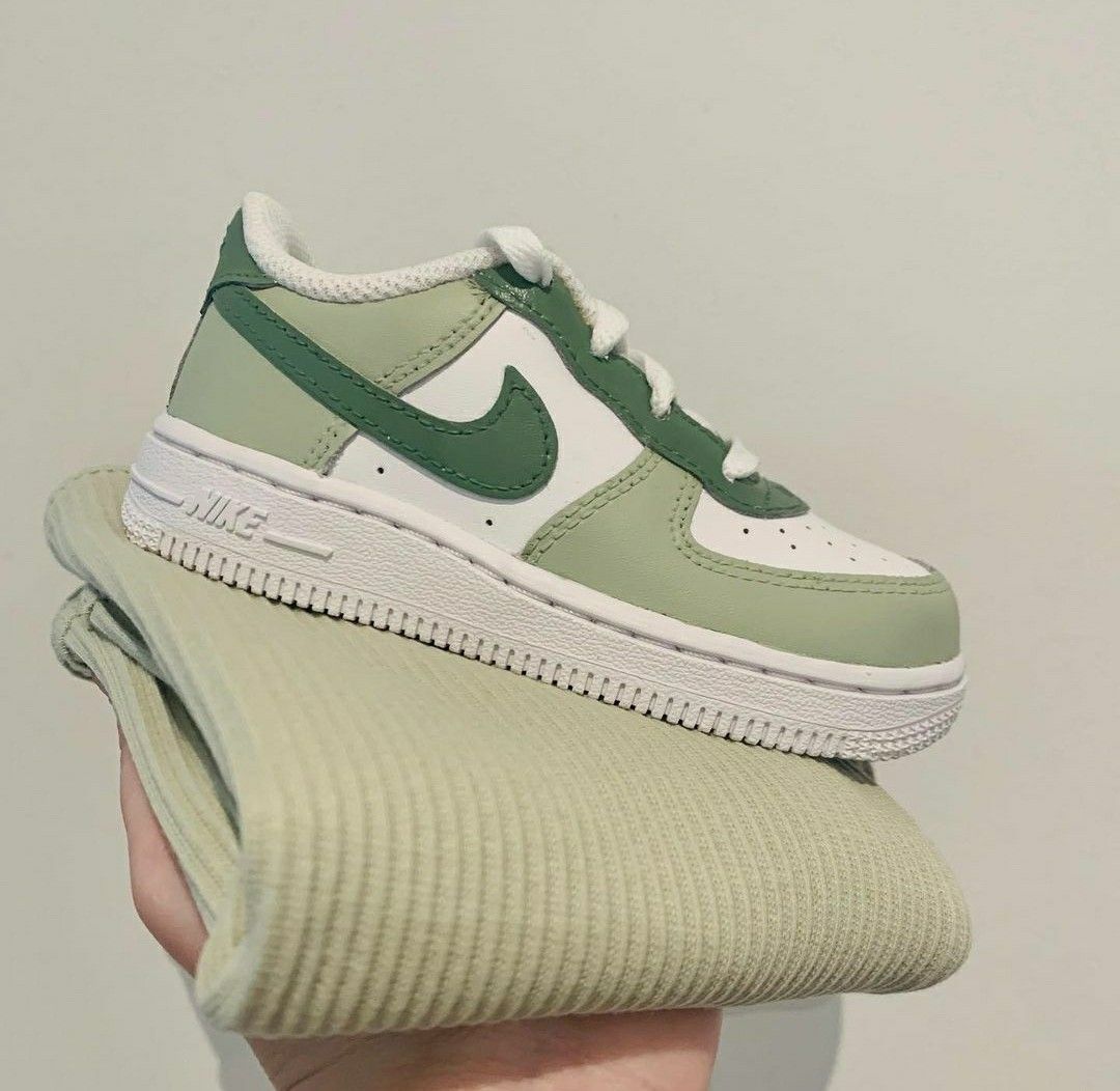 Nike best sale sage green