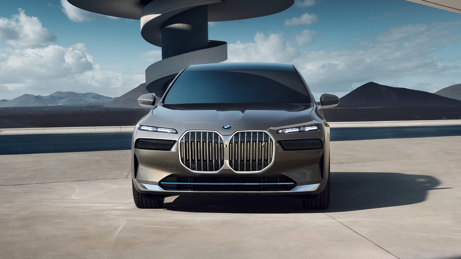 i7 Electric Luxury Sedan Gallery