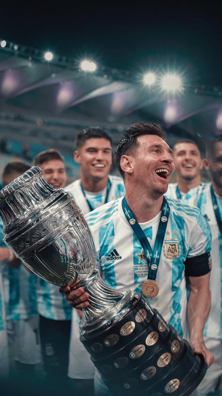Messi Campeon Wallpapers là một bộ sưu tập những bức ảnh nền đầy lôi cuốn về Lionel Messi đã giành được chức vô địch tại cuộc thi bóng đá quốc tế lần này. Hãy cảm nhận và hưởng thụ những phút giây hạnh phúc này trong sự cổ vũ của màn hình điện thoại của bạn.