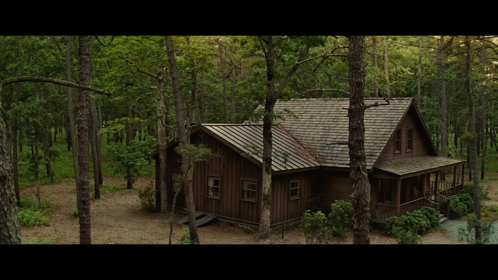 Knock At The Cabin: A Look Inside (Featurette)