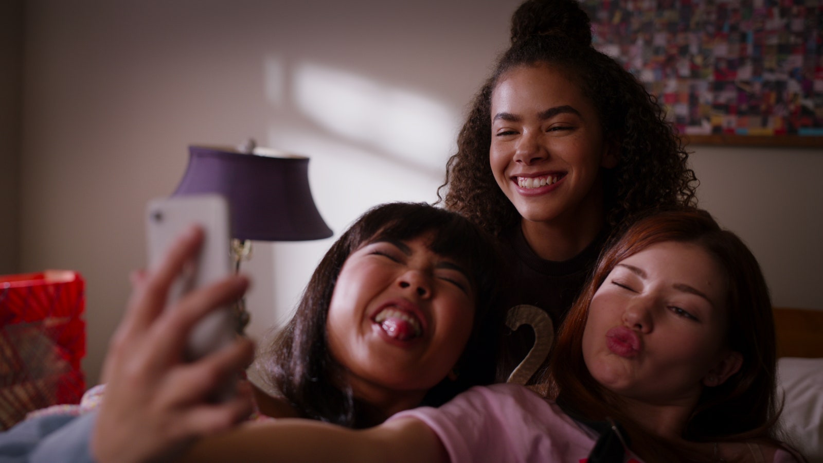 Ginny & Georgia, Netflix Mother Daughter Dramedy, Shares Photo, Release Date