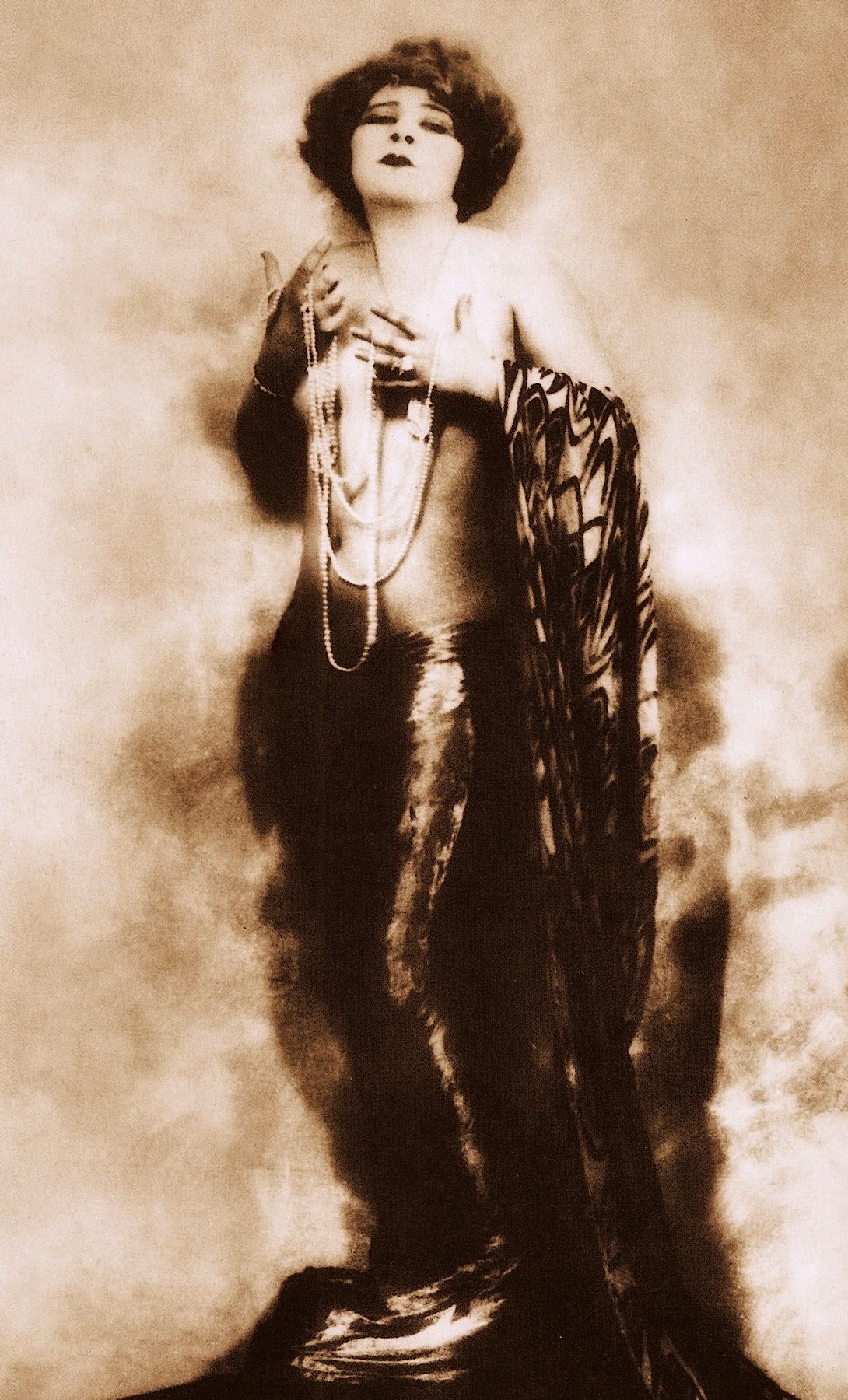 MAE WEST in the early days was a successful vamp & vaudevillian, playing venues where she would sing & do a sug. Mae west, Old hollywood, Classic hollywood