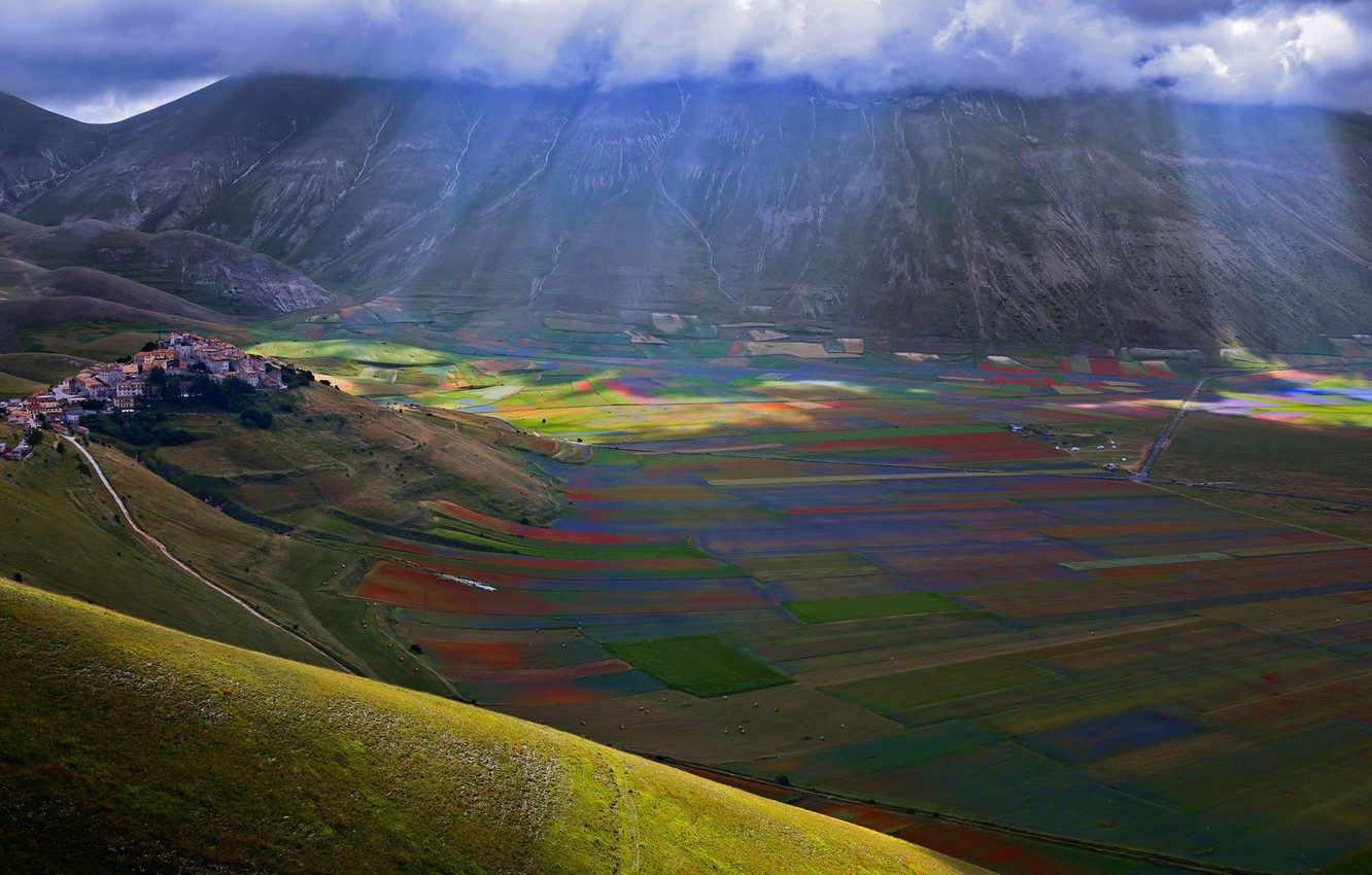 Wallpaper rays, field, valley, Italy, Umbria, Castelluccio di Norcia image for desktop, section пейзажи