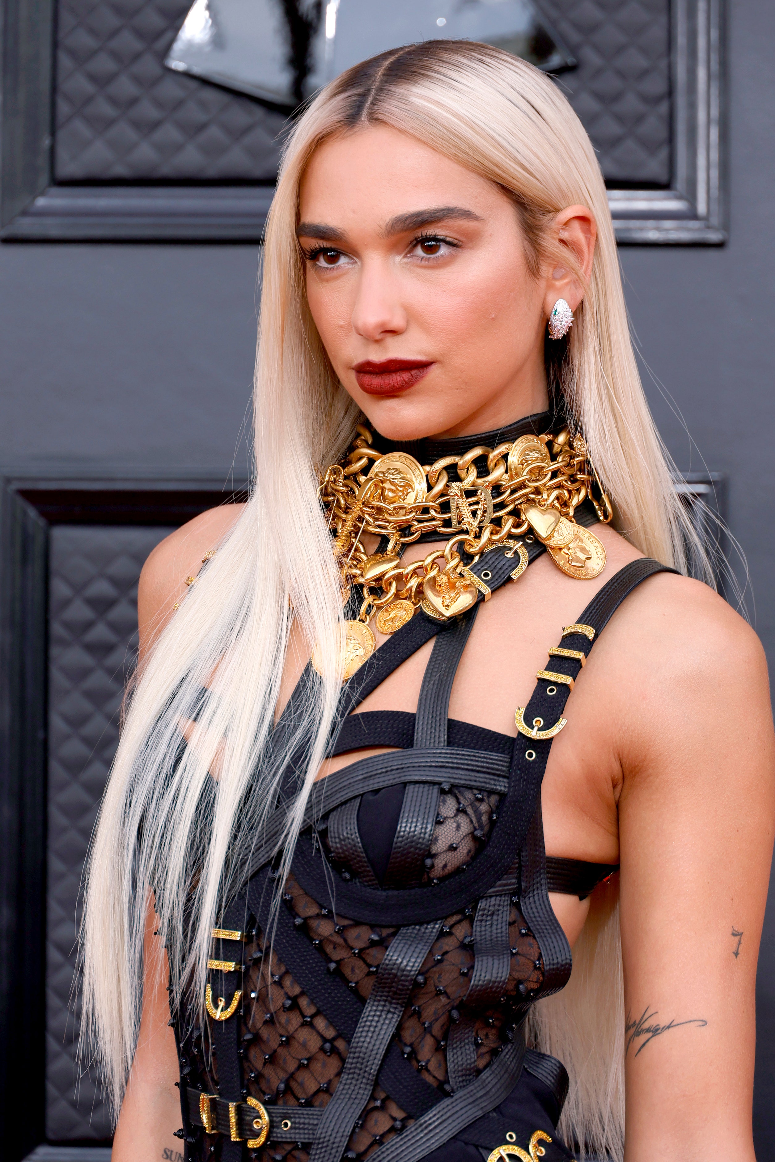 Dua Lipa Reveals a Major Hair Transformation on the Grammys 2022 Red Carpet