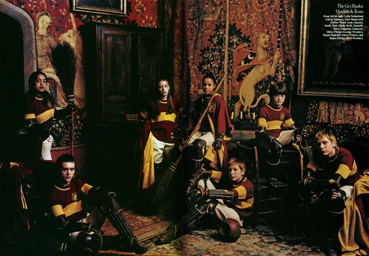 Harry Potter Gryffindor Quidditch Team which included: Oliver Wood (keeper), Angelina Johnson, Katie Bell,. Harry potter, Harry potter trucs, Image harry potter