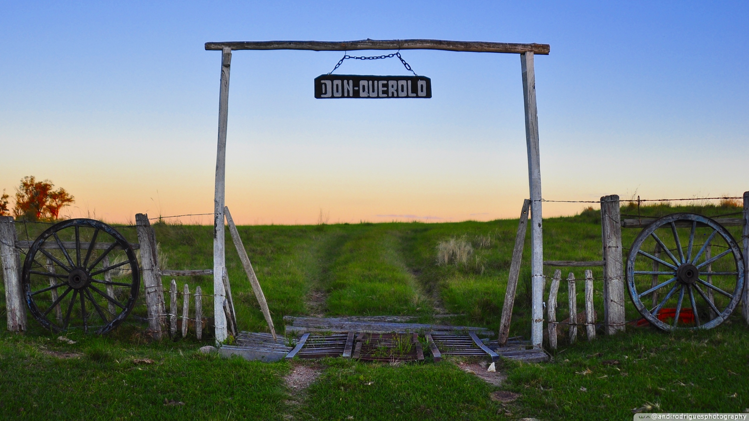Old Farm Gate Ultra HD Desktop Background Wallpaper for 4K UHD TV, Widescreen & UltraWide Desktop & Laptop, Tablet