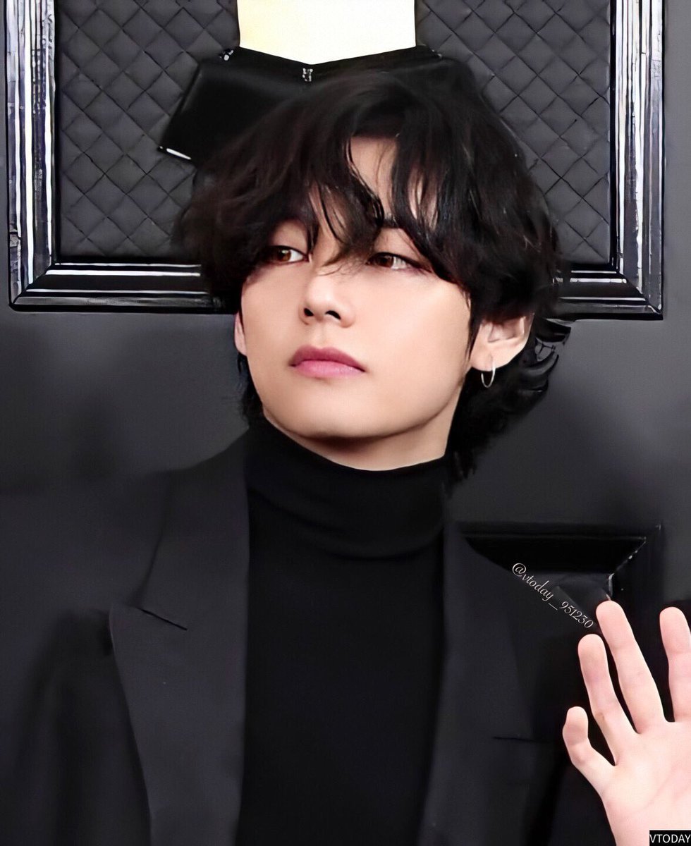 BTS V Aka Taehyung's Museum Aesthetic Wallpaper For You