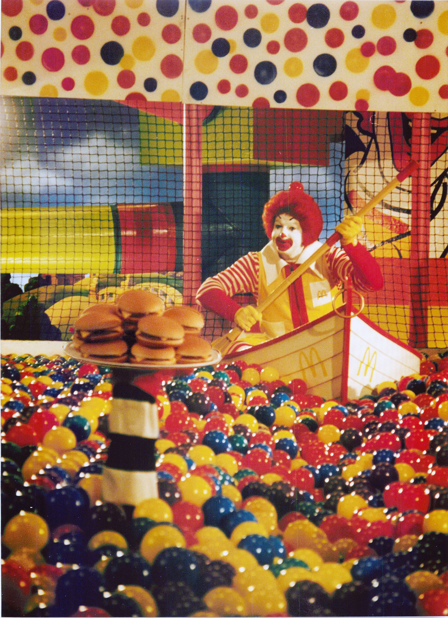 Once again Ronald McDonald is in pursuit of Hamburglar and a plate of delicious McDonald's Cheeseburgers, .this. Childhood memories, Cute image, Clowning around