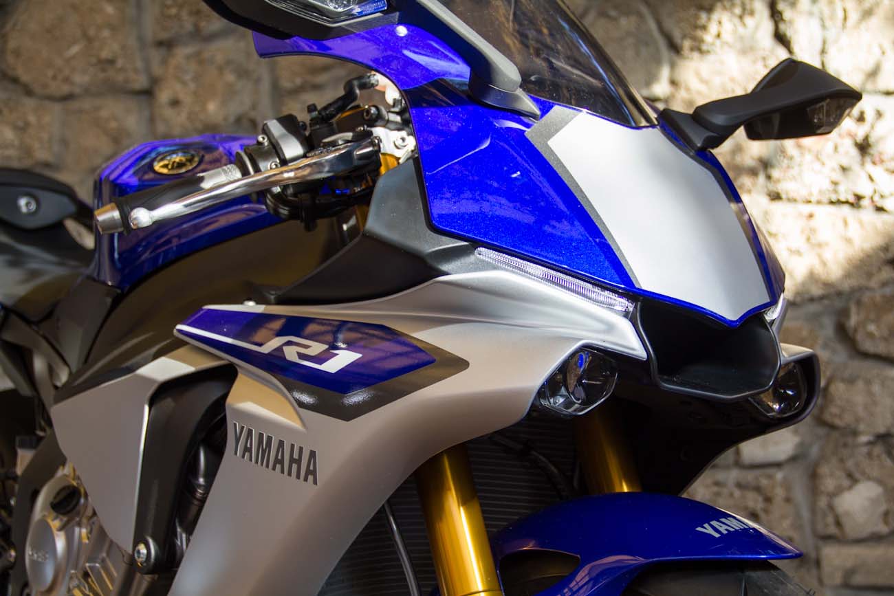 Up Close With The 2015 Yamaha YZF R1M & Rubber