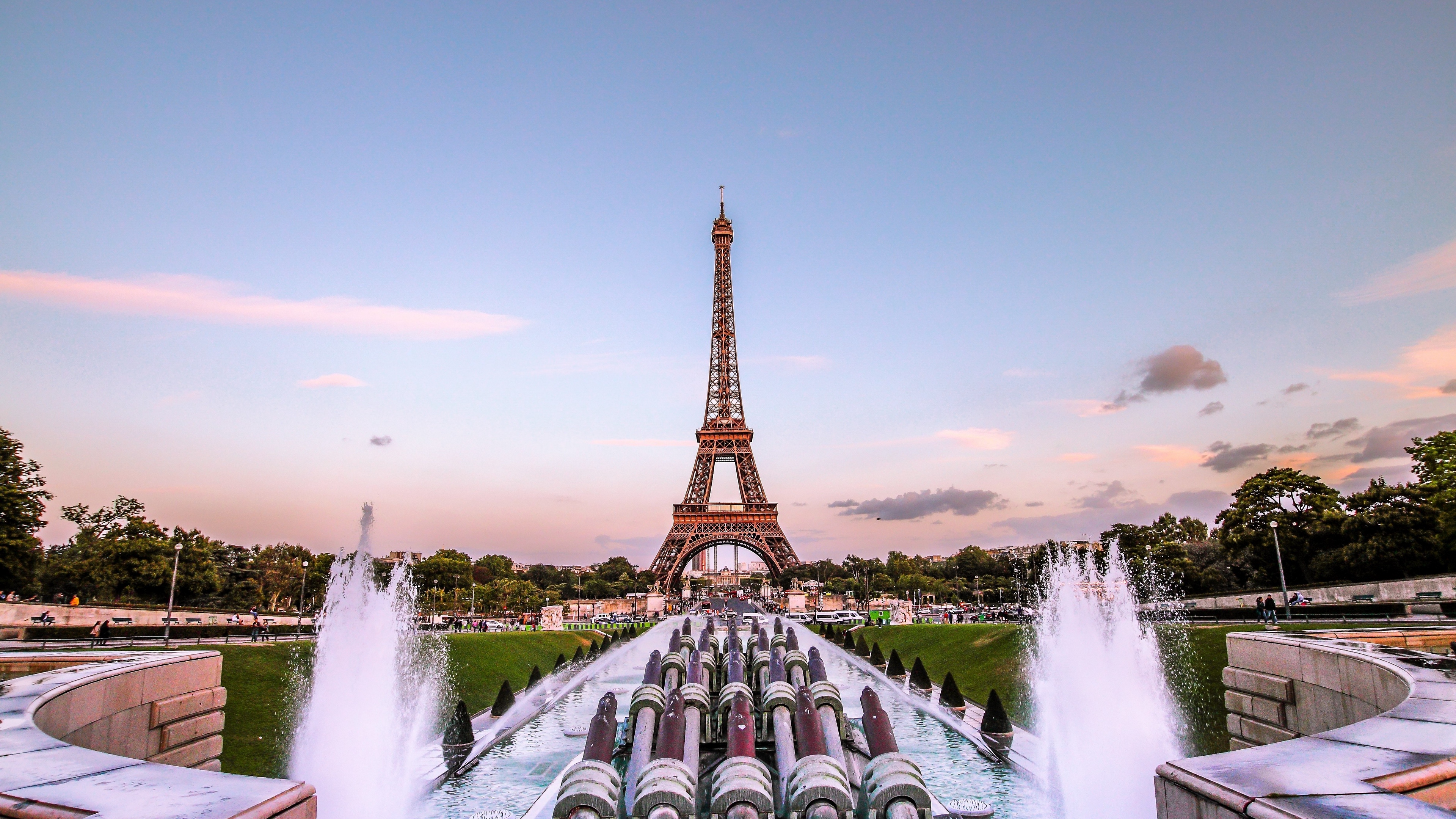 Wallpaper 4k eiffel tower, paris, gold evening, france, fountain 4k Wallpaper