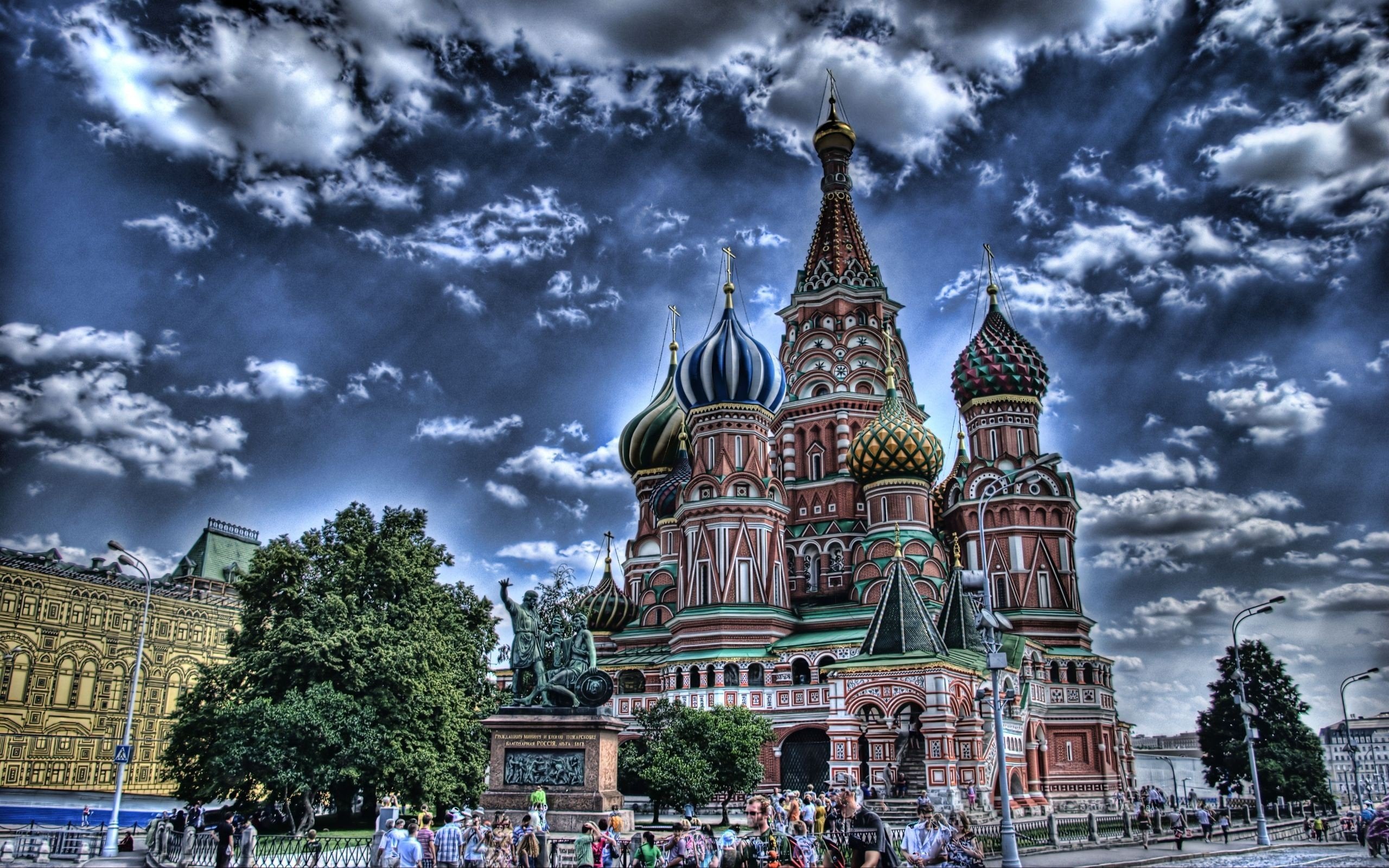 Saint Basil's Cathedral in Moscow, Russia [2560 × 1600]
