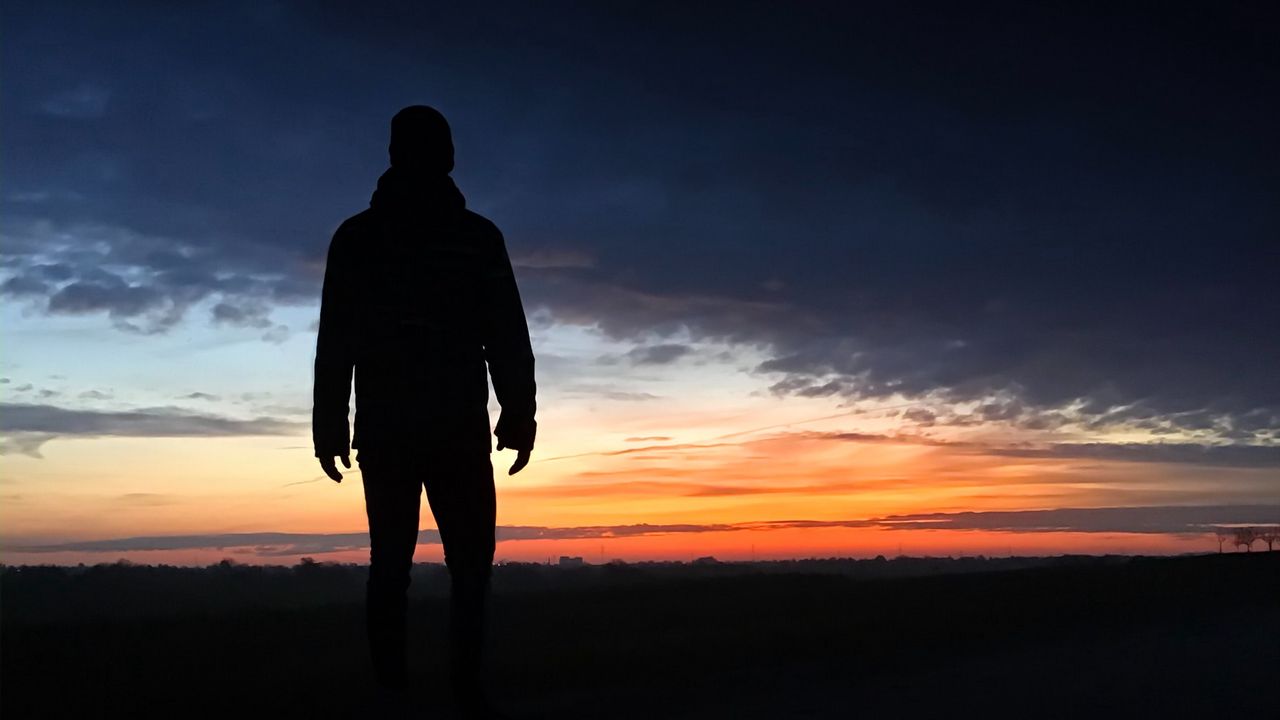 Download wallpaper 1280x720 man, silhouette, loneliness, alone, sunset hd, hdv, 720p HD background